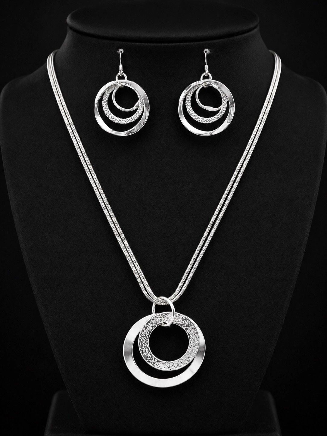 Textured Double Circle Necklace and Earrings Set